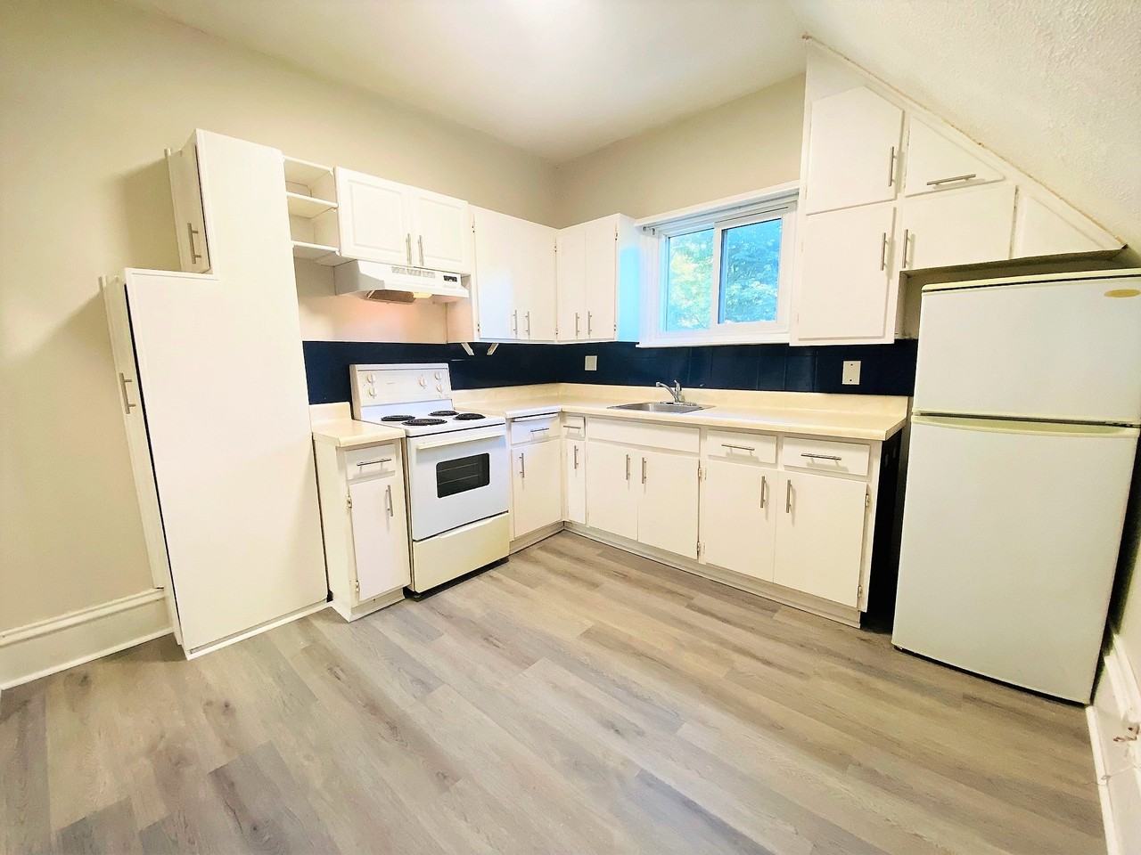 218 Front Street - Photo 7 of 23