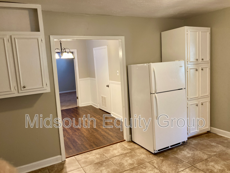 54 Monroe Ave - Photo 3 of 15