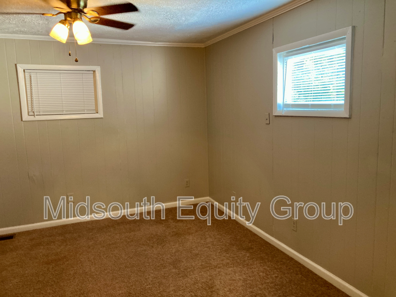 54 Monroe Ave - Photo 6 of 15