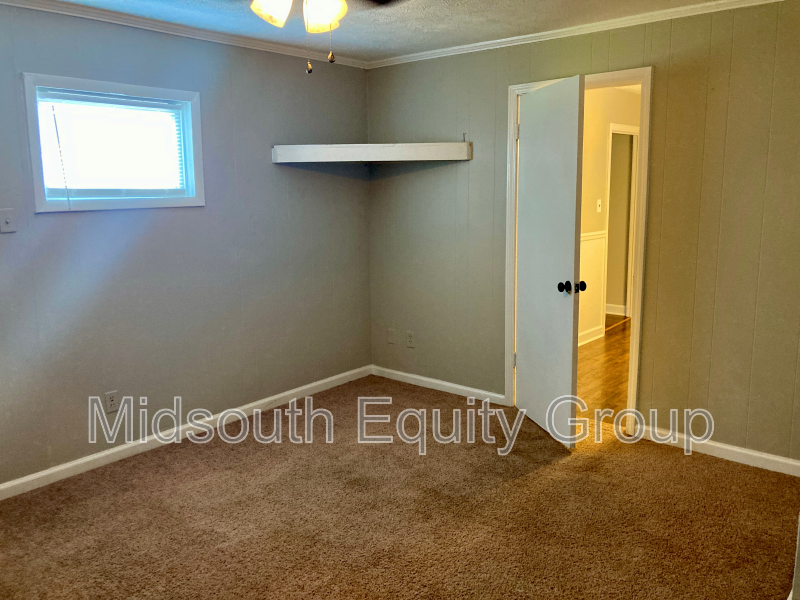 54 Monroe Ave - Photo 7 of 15