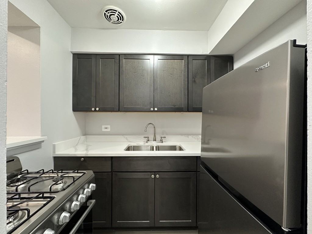 1040 West Hollywood Avenue #224 - Photo 2 of 21