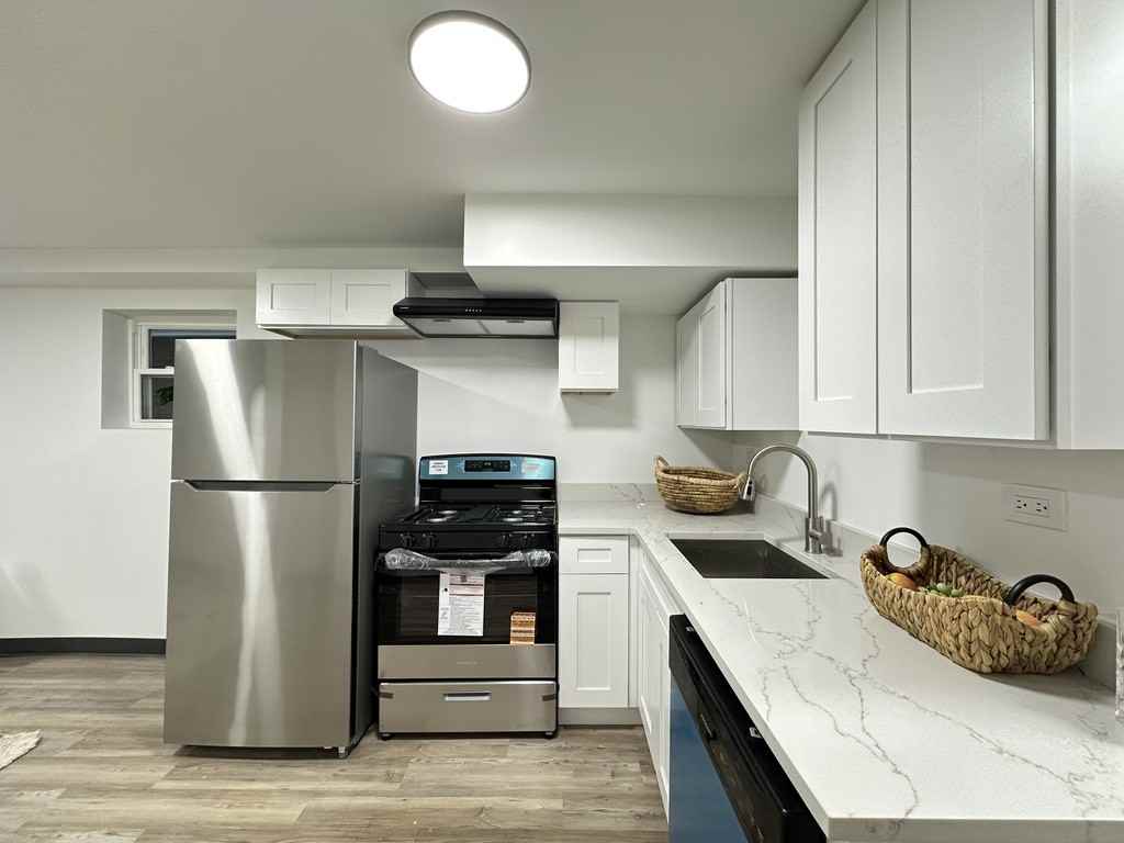 1634 North Whipple Street #G - Photo 3 of 21