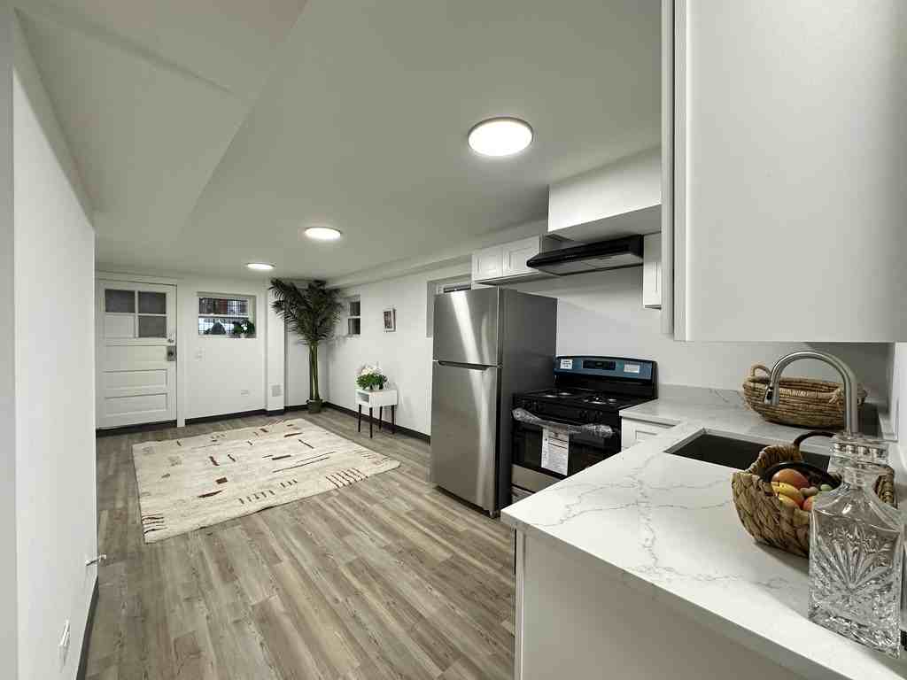 1634 North Whipple Street #G - Photo 5 of 21