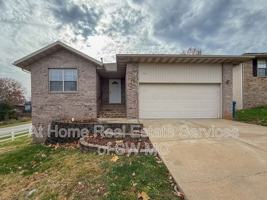 featured image of 104 W Twin Oak Dr