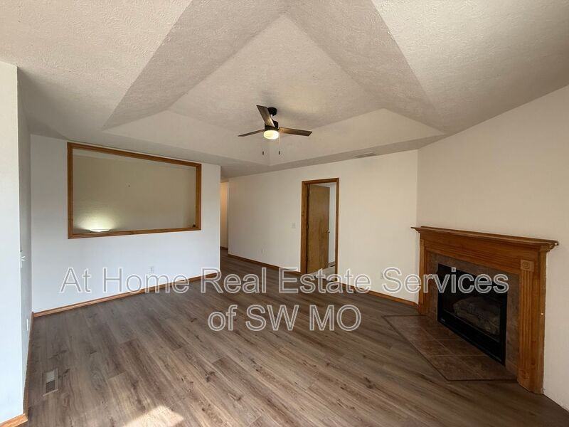 104 W Twin Oak Dr - Photo 3 of 13