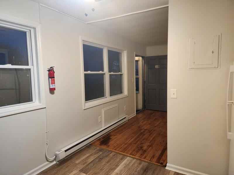 11 Alexander Dr #10 - Photo 5 of 7