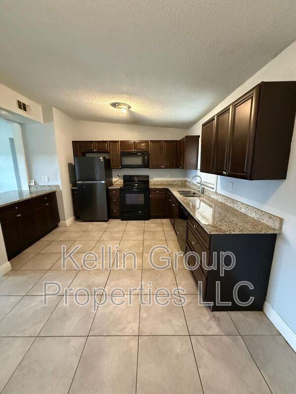 1142 Carefree Cove Dr - Photo 6 of 18