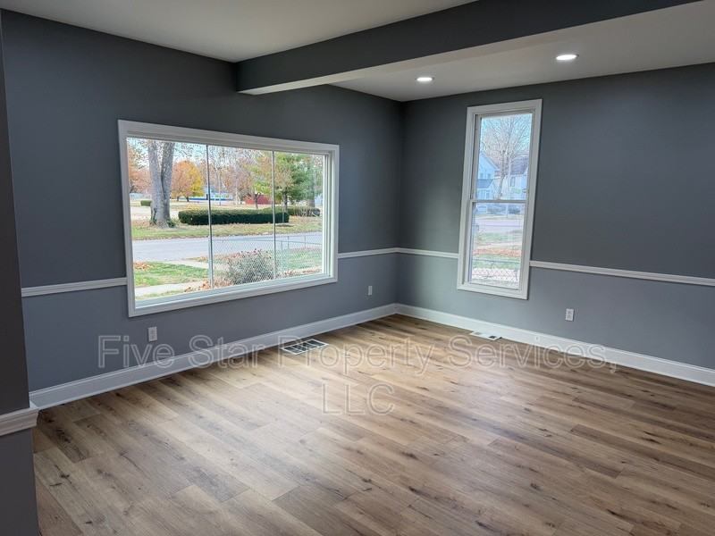 1513 E Edwards St - Photo 3 of 10