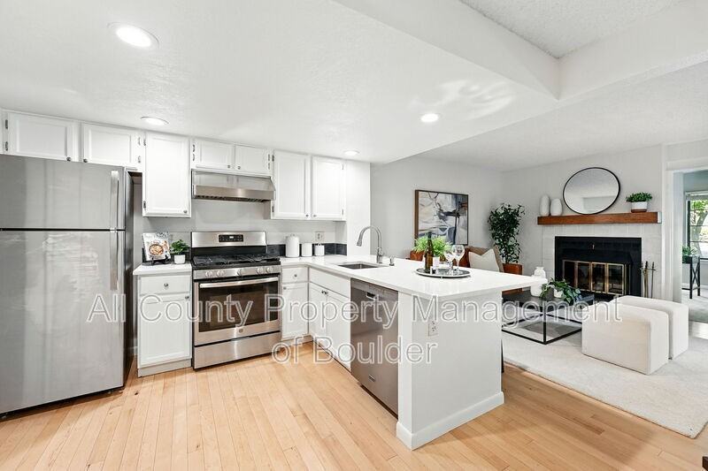 5920 Gunbarrel Ave #D - Photo 4 of 14