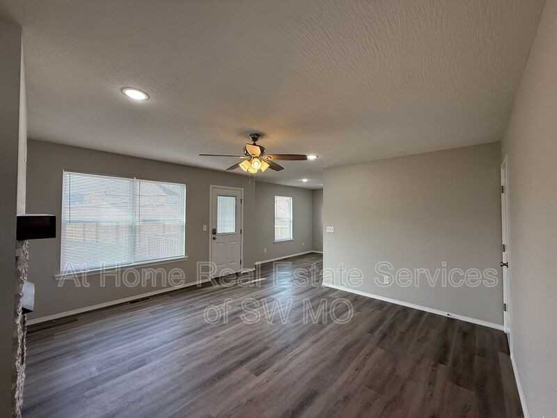 822 East Watermill Circle - Photo 2 of 15