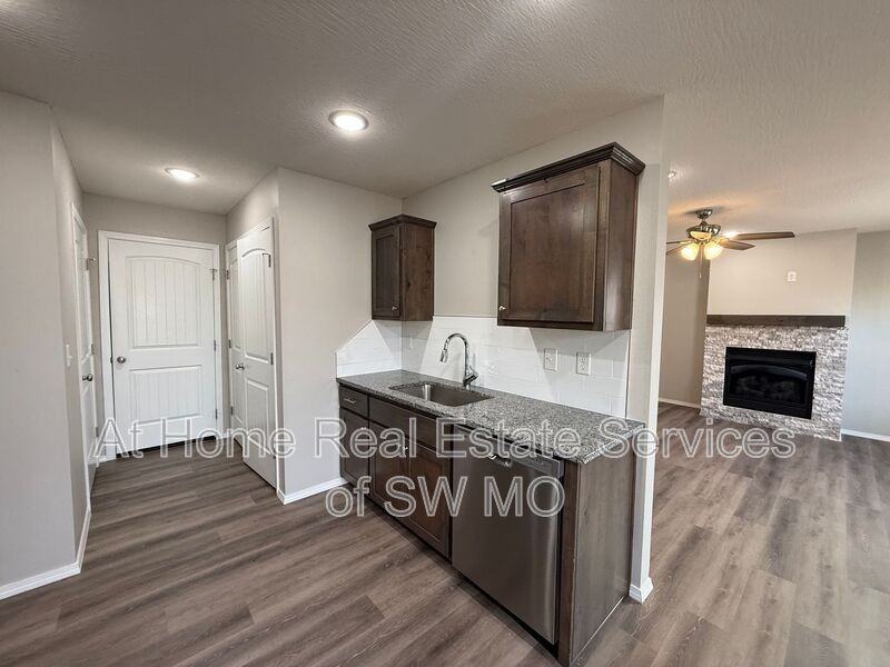 822 East Watermill Circle - Photo 6 of 15