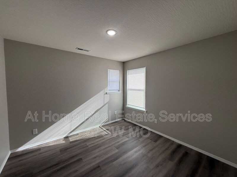 822 East Watermill Circle - Photo 7 of 15