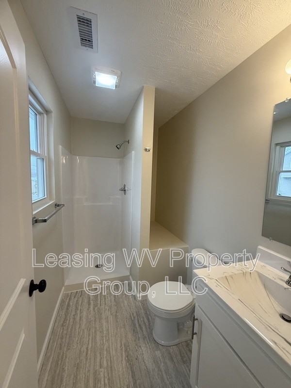 144 Christian Ct - Photo 7 of 8