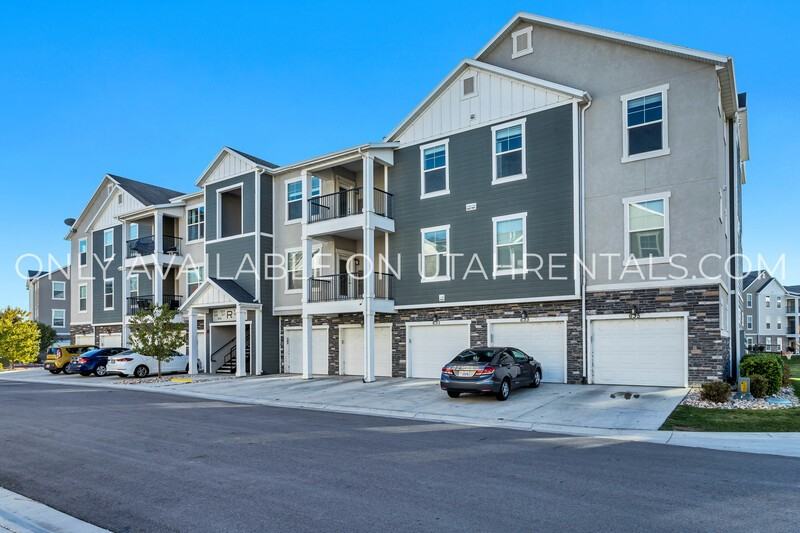 627 N Sun Peak Dr - Photo 2 of 18