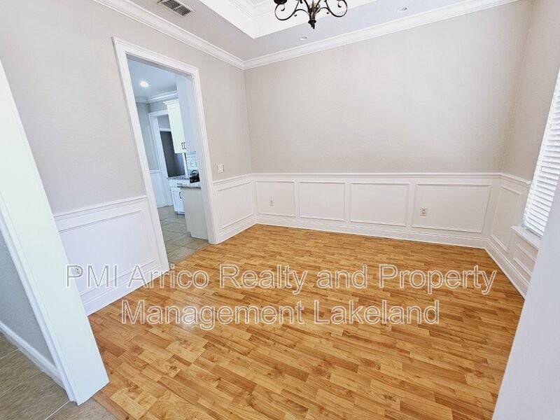 1930 Saddlewood Court - Photo 3 of 32