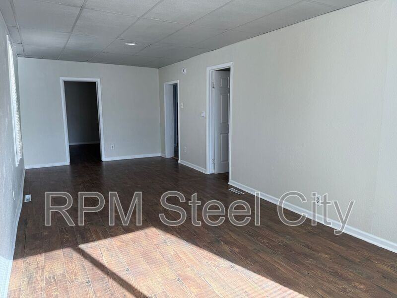 927 E 1st St - Photo 4 of 31