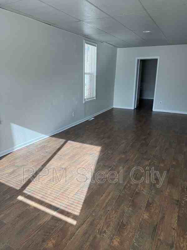 927 E 1st St - Photo 5 of 31