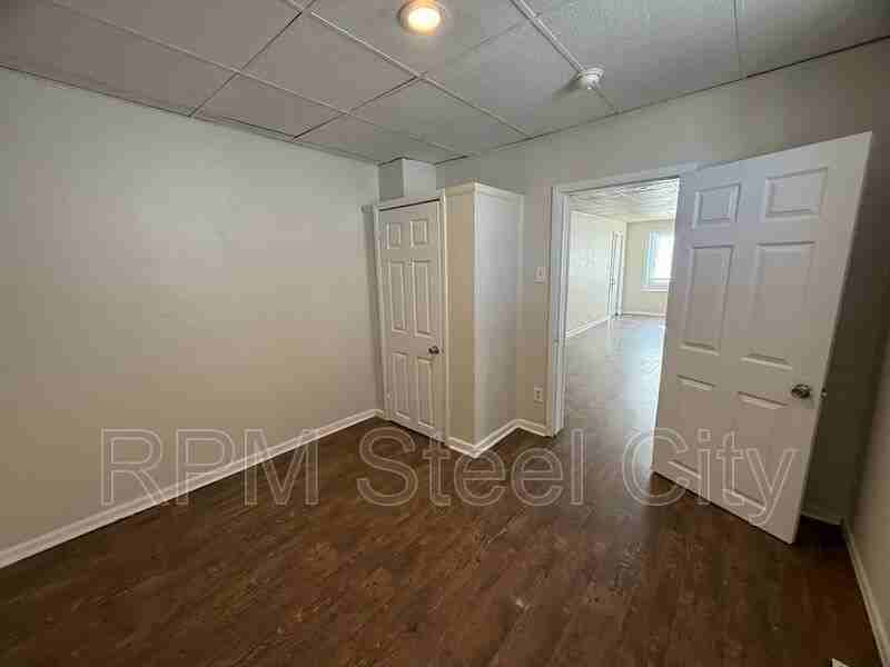 927 E 1st St - Photo 7 of 31