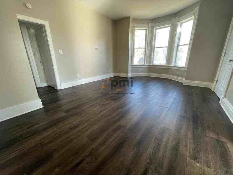 424 E 10th St #1 - Photo 3 of 14