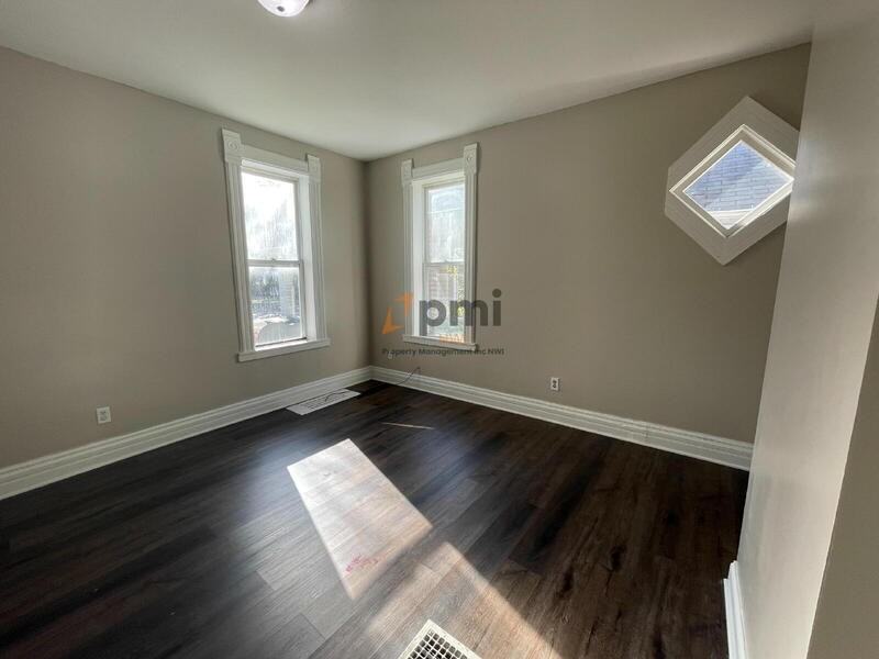 424 E 10th St #1 - Photo 5 of 14