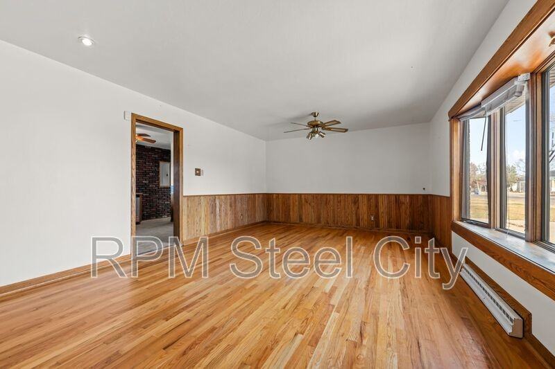 1529 Alexander Cir - Photo 4 of 39