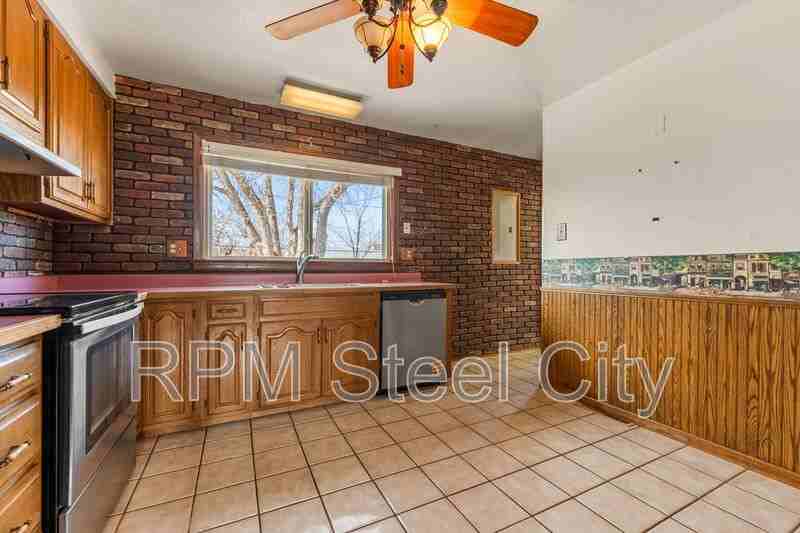 1529 Alexander Cir - Photo 7 of 39