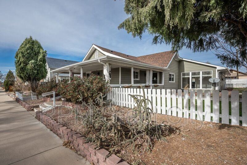 903 W 15th St - Photo 3 of 35