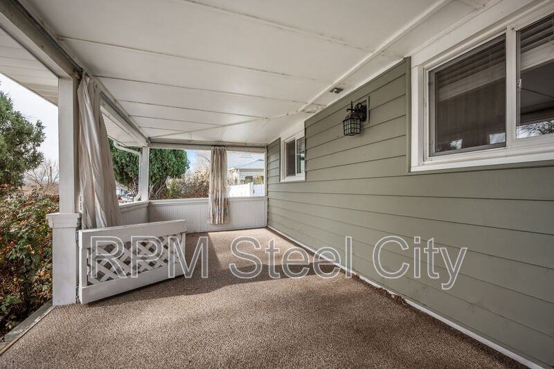 903 W 15th St - Photo 4 of 35