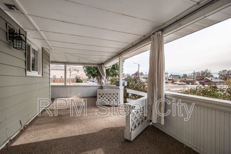 903 W 15th St - Photo 5 of 35