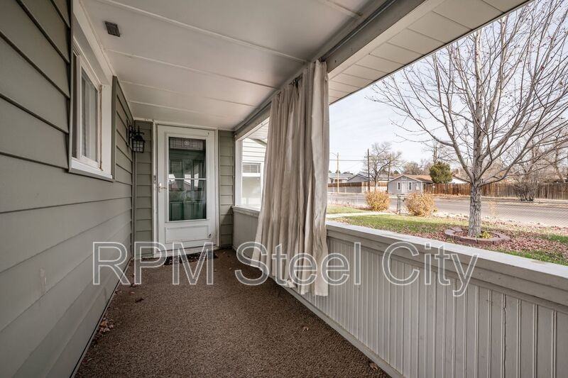 903 W 15th St - Photo 6 of 35