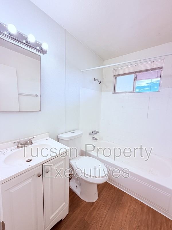 5770 E 10th St - Photo 6 of 24