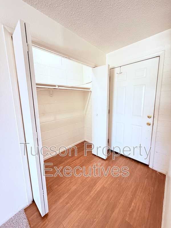 5770 E 10th St - Photo 5 of 24
