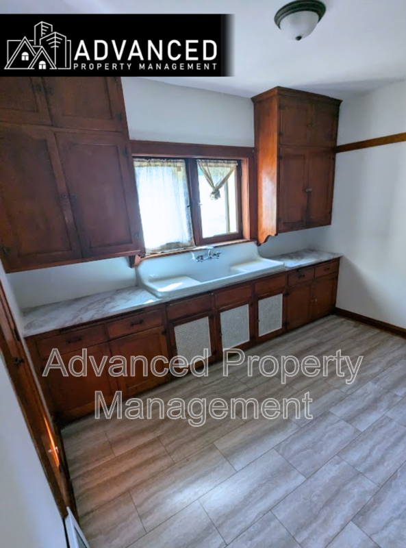 3725 South Clement Avenue - Photo 2 of 10