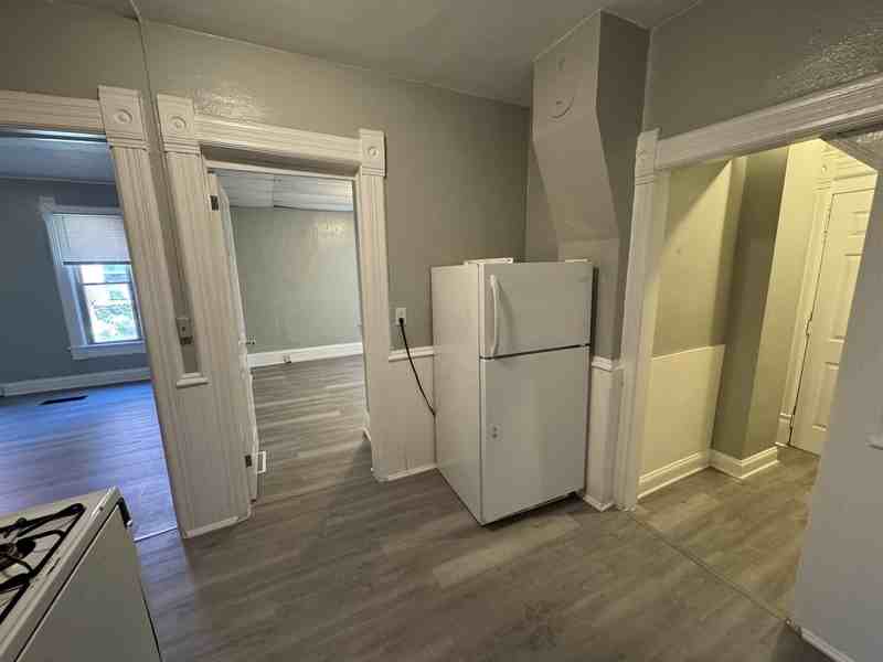 328 S Prospect St - Photo 7 of 11