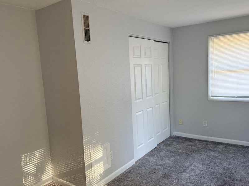 312 Salem St - Photo 6 of 18