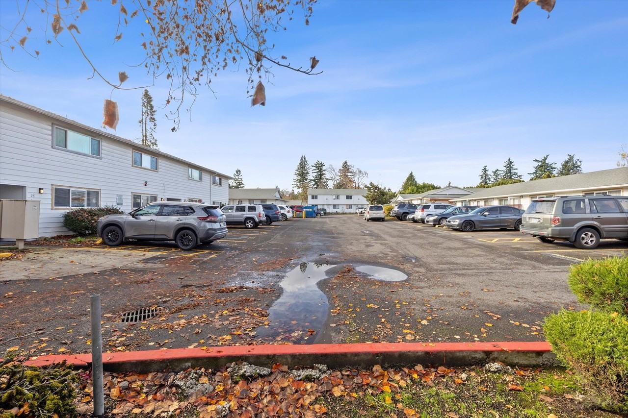 Lincoln Court - Photo 3 of 50