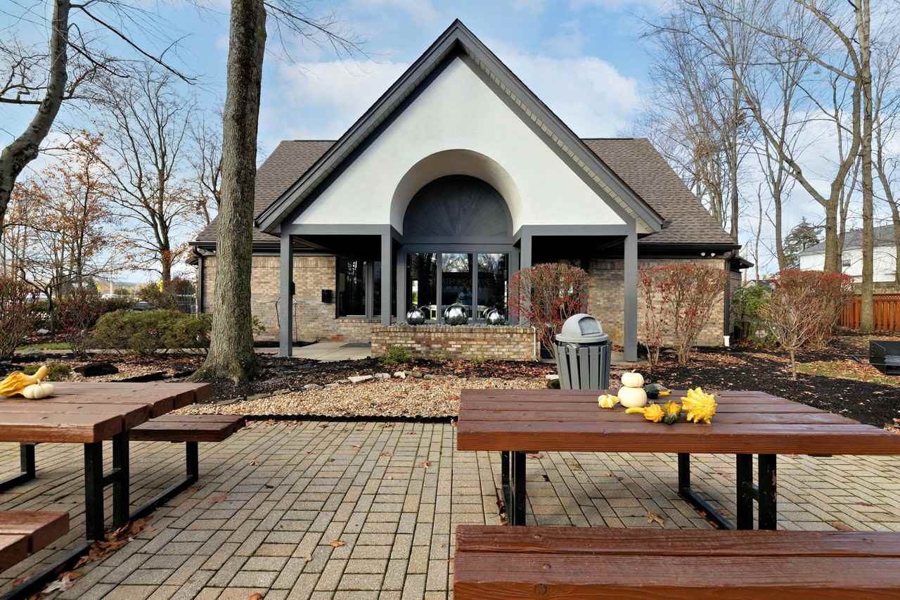 8356 Storrow Dr - Photo 6 of 27