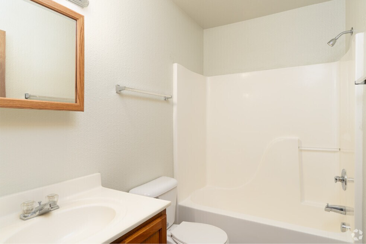 1103 West Broadway - Photo 3 of 37