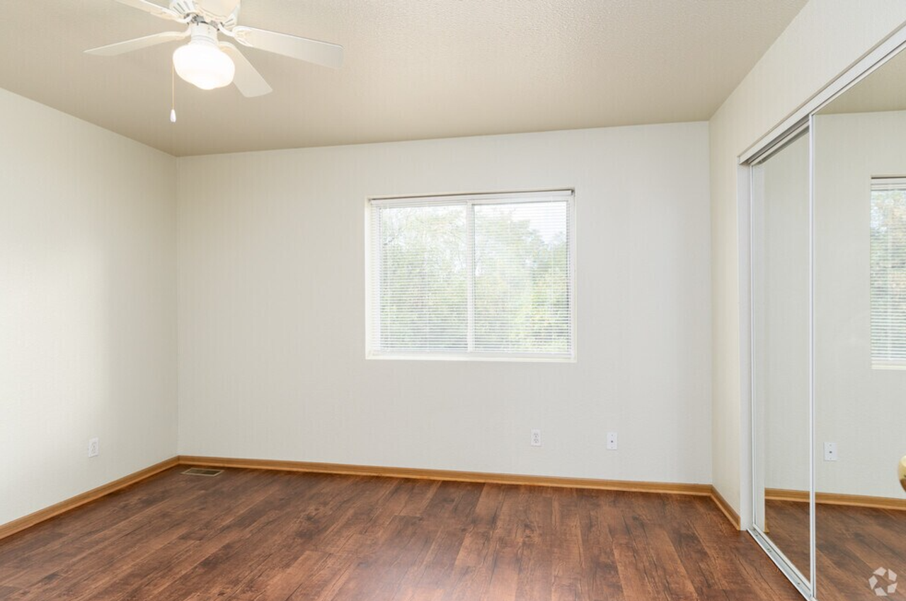 1103 West Broadway - Photo 4 of 37