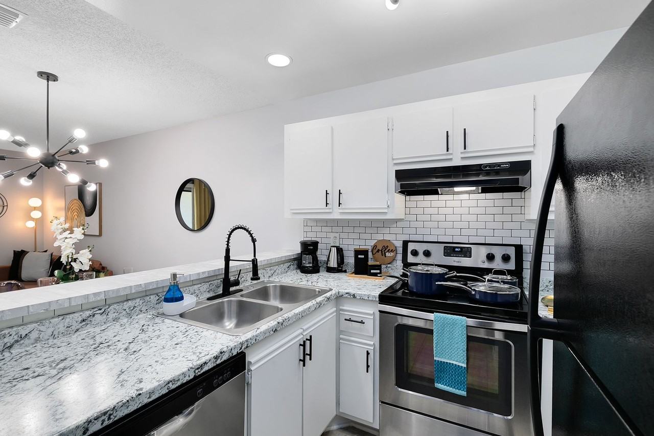 3165 South St. - Photo 4 of 41