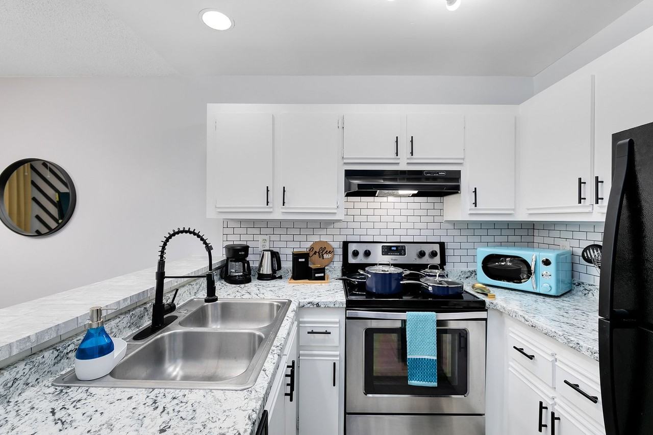 3165 South St. - Photo 5 of 41