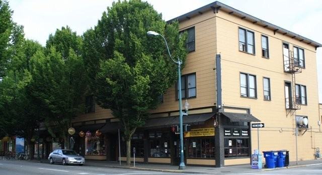 204 4th Ave W - Photo 3 of 43