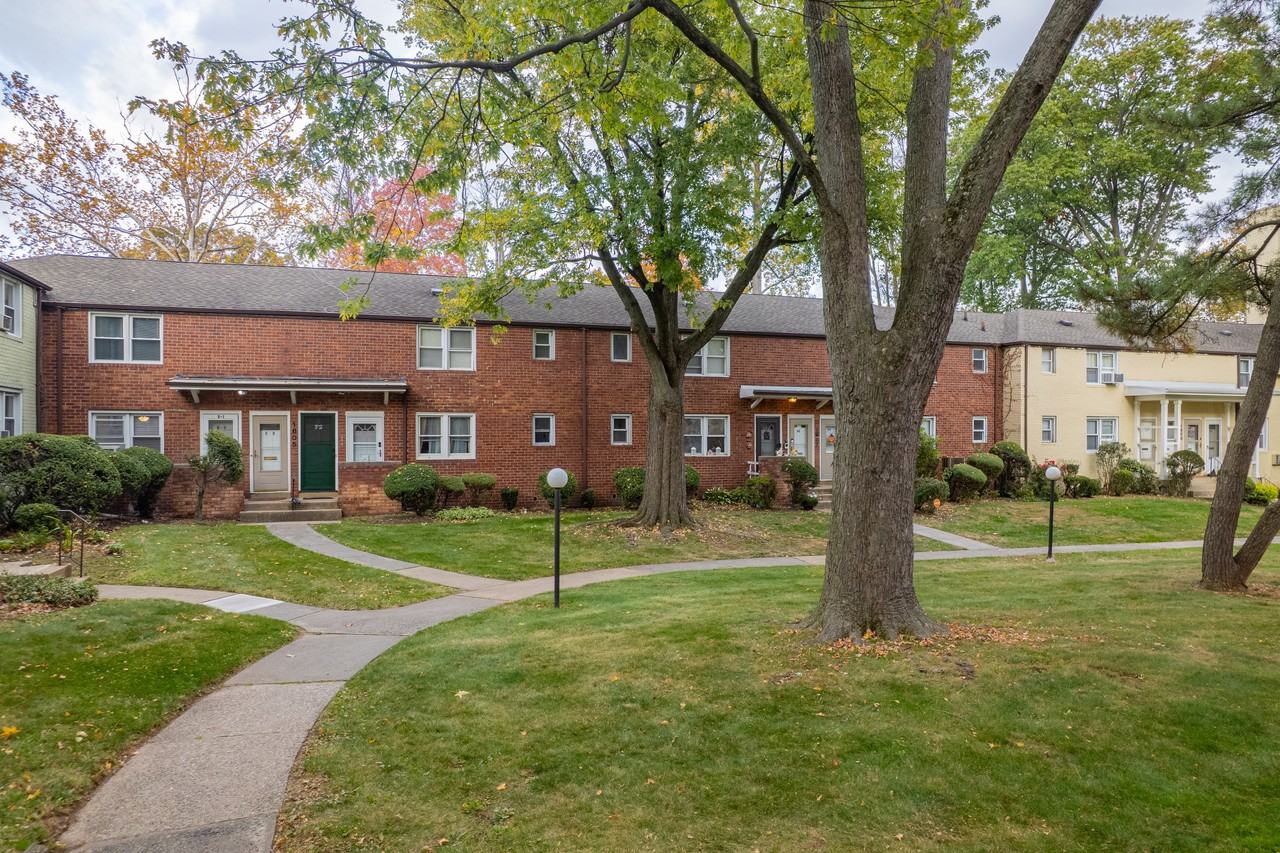 1605 North Wood Avenue #E1 - Photo 2 of 15