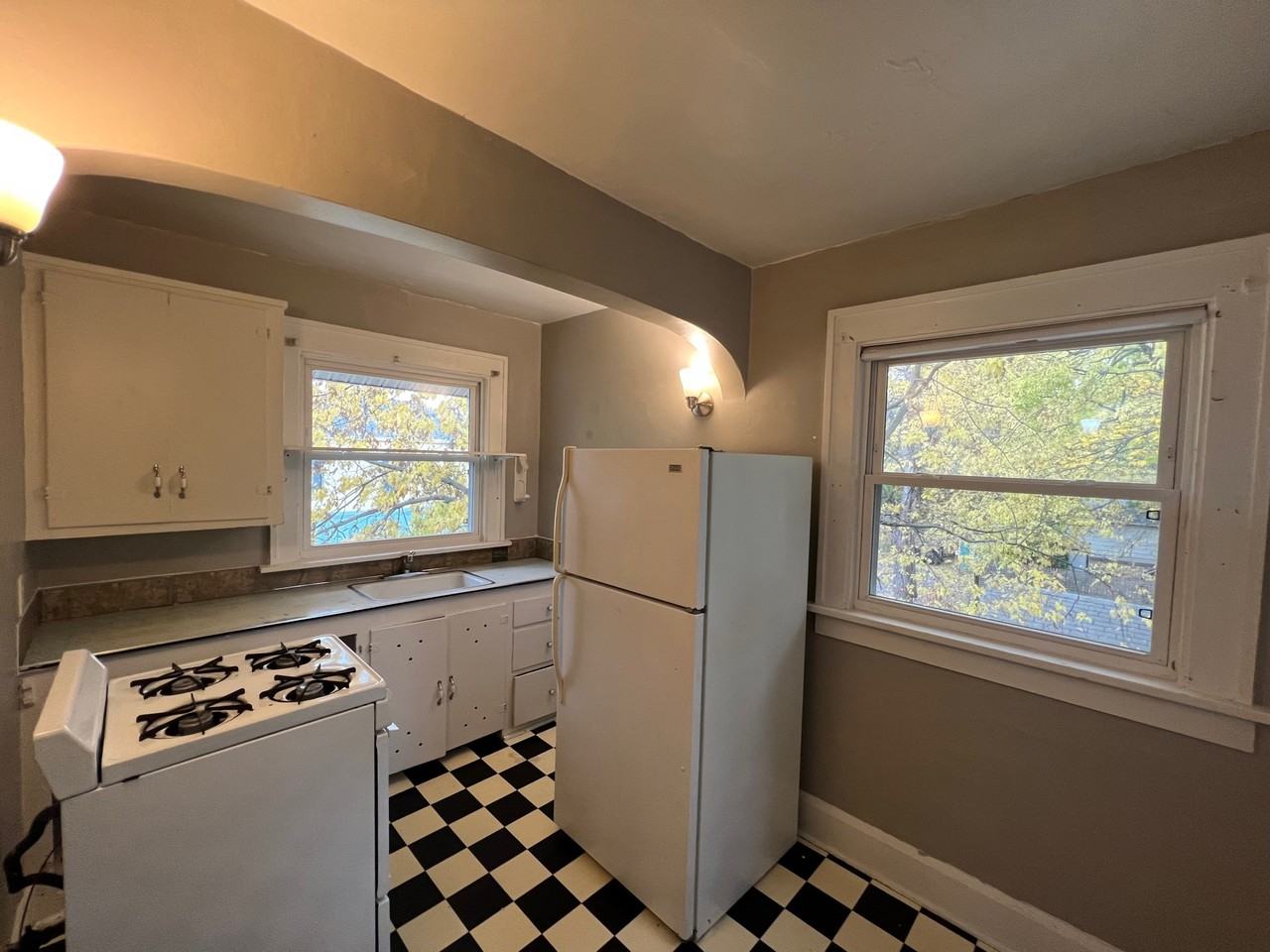 1109 42nd St. #2 - Photo 3 of 10