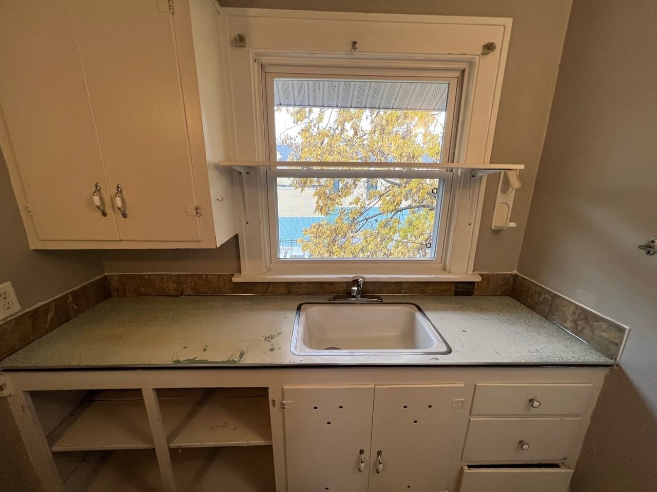 1109 42nd St. #2 - Photo 4 of 10