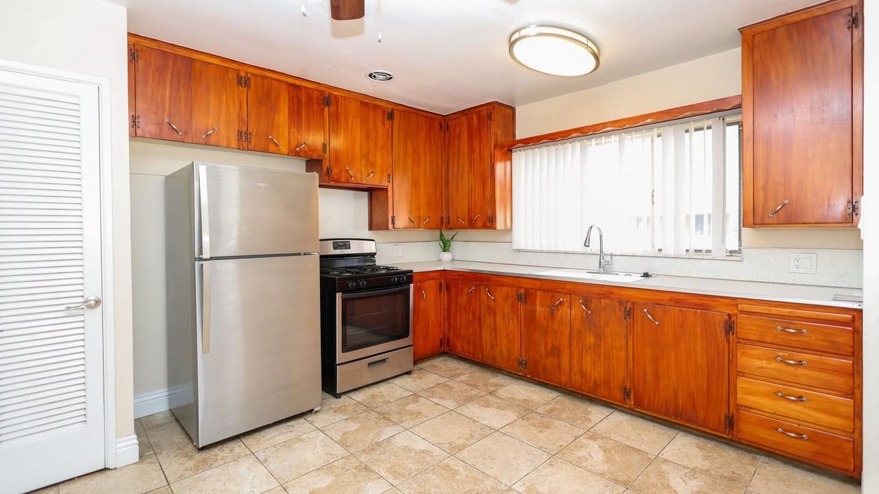 Courtyard Apartments - Photo 7 of 26