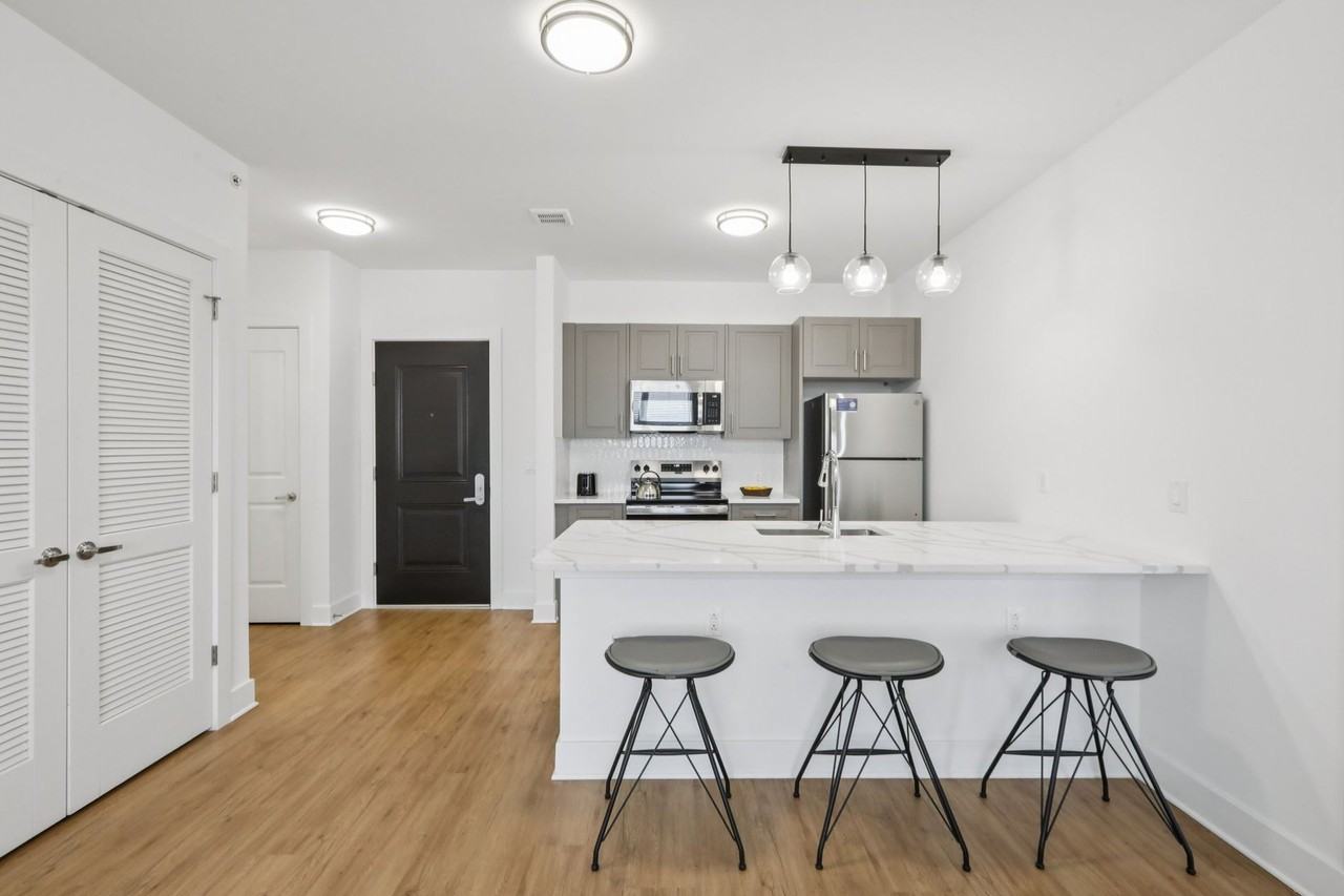 Meridia Little Ferry 100 - Photo 2 of 50