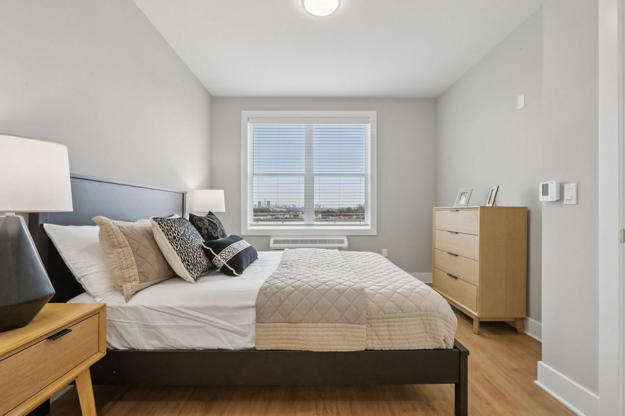 Meridia Little Ferry 100 - Photo 3 of 50