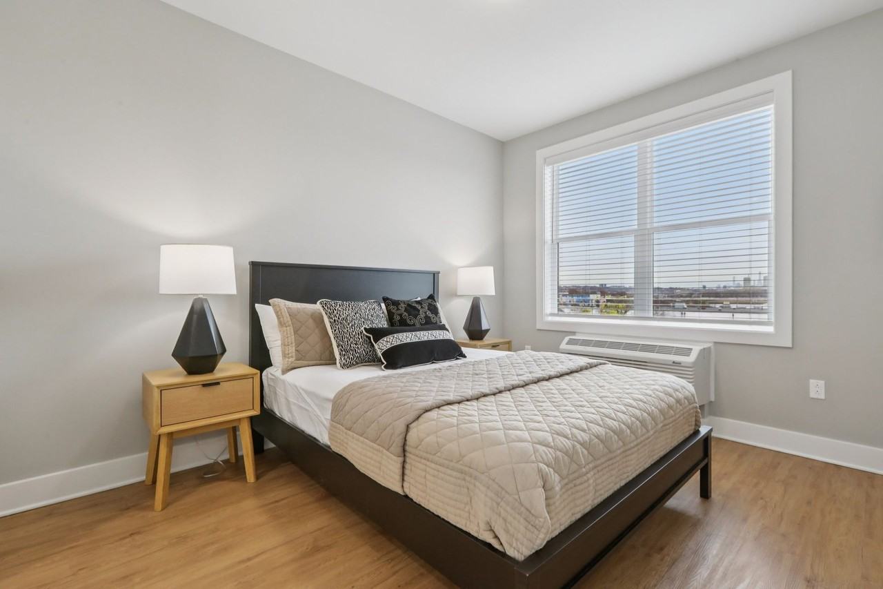 Meridia Little Ferry 100 - Photo 5 of 50