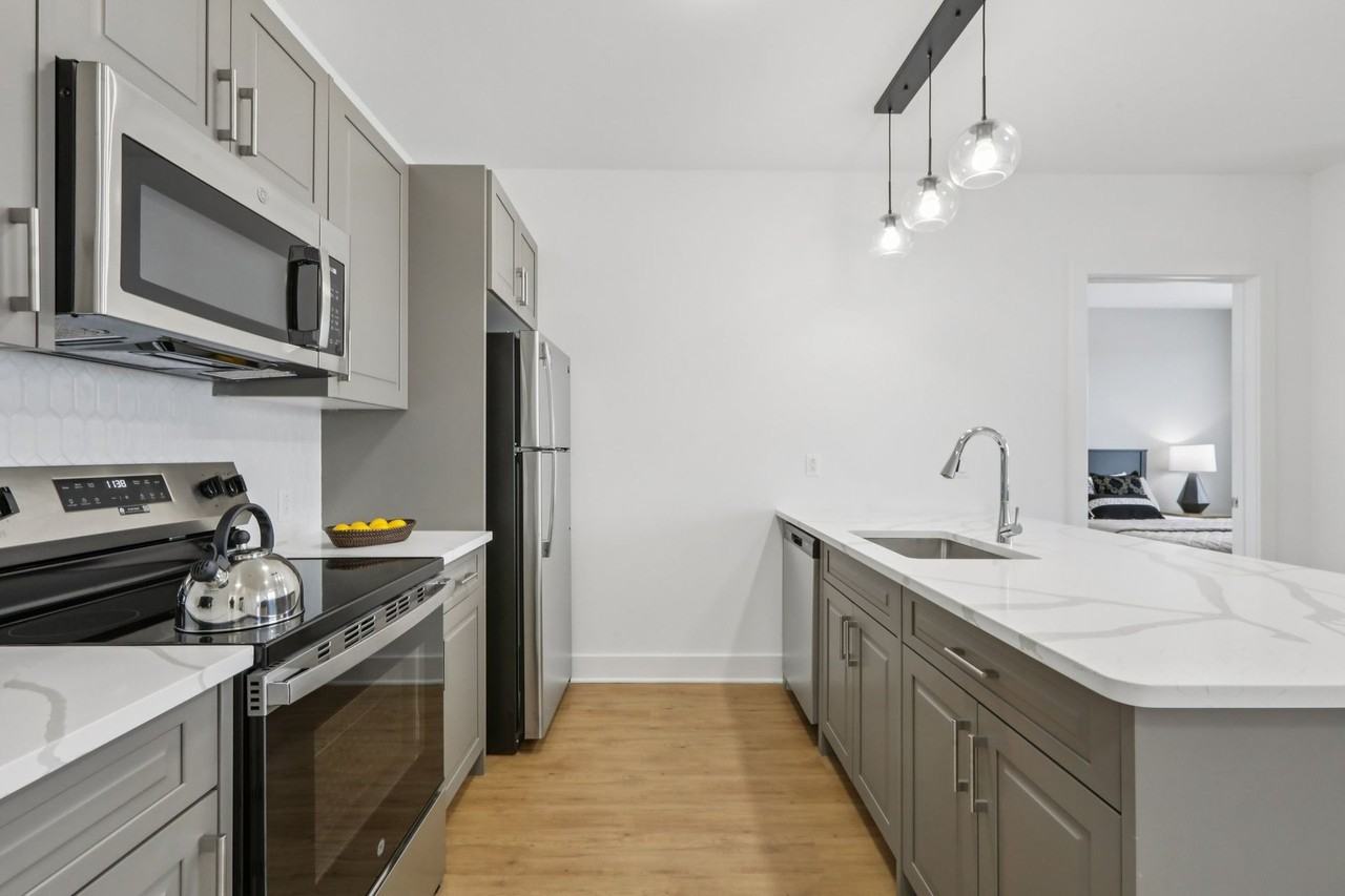 Meridia Little Ferry 100 - Photo 6 of 50